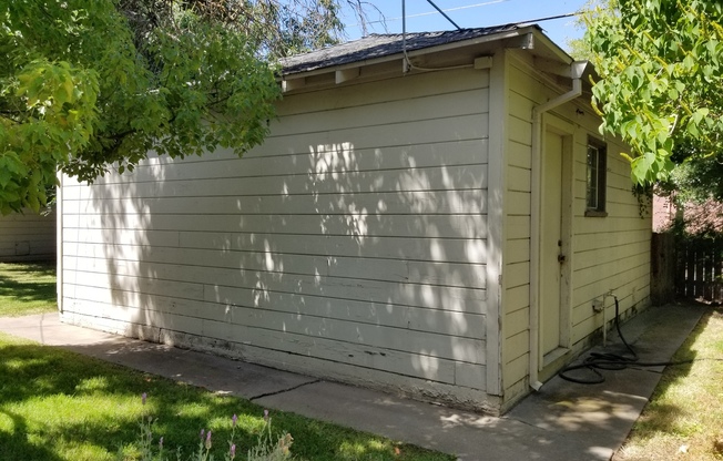 Hollywood Park - 1 Bdrm, 1 Bath w/ garage