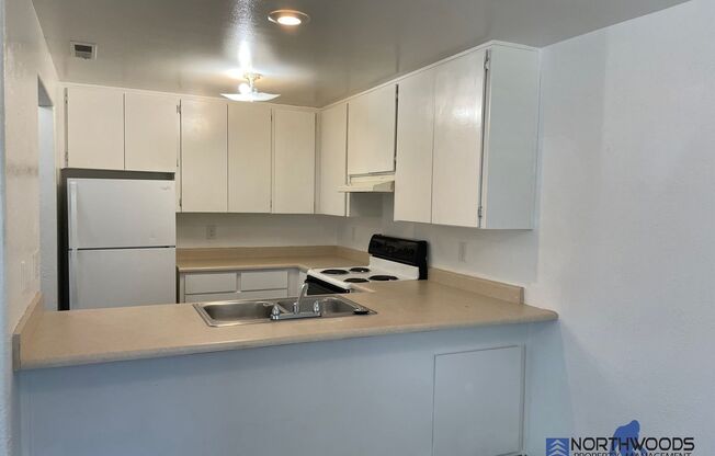 2 beds, 1 bath, $1,200, Unit # 5