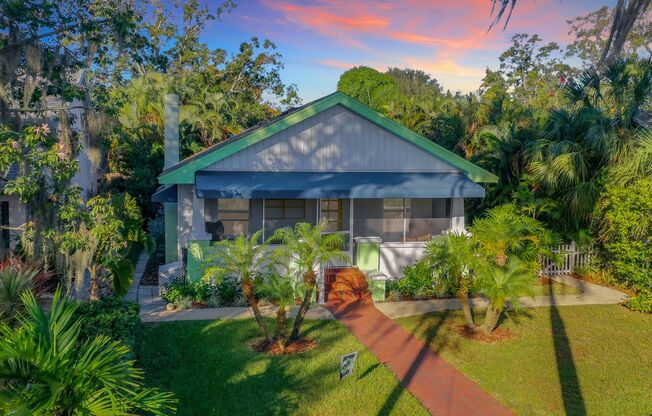 Charming two bedroom two bathroom cottage in North St. Petersburg Fully Updated.