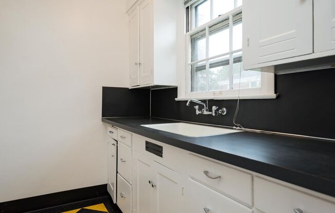 1 bed, 1 bath, 640 sqft, $1,499, Unit 5400-2