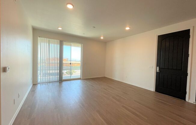 2 beds, 2 baths, 935 sqft, $2,595, Unit Bldg 13 - 104