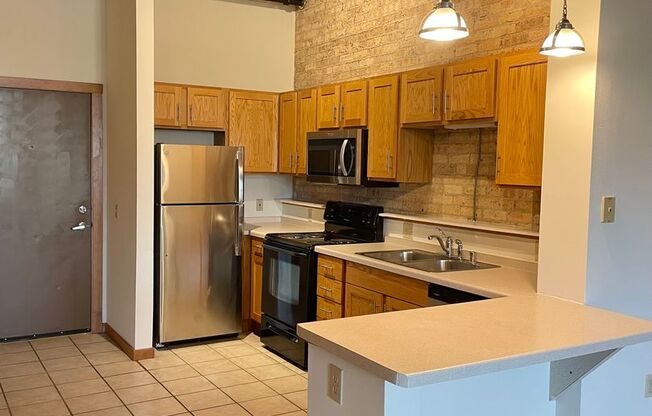 2 beds, 1 bath, 864 sqft, $1,750, Unit 212