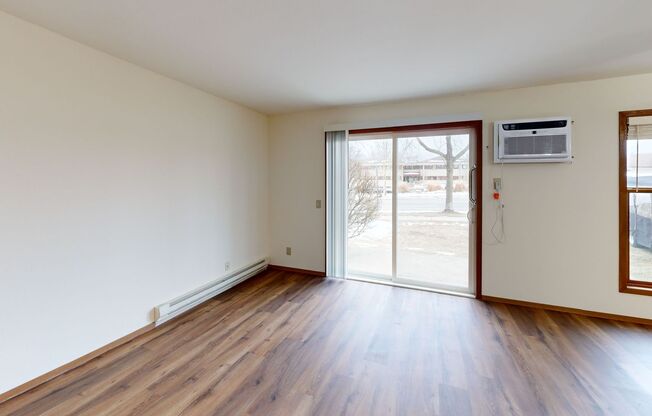 2 beds, 1 bath, 950 sqft, $1,695, Unit 584DA