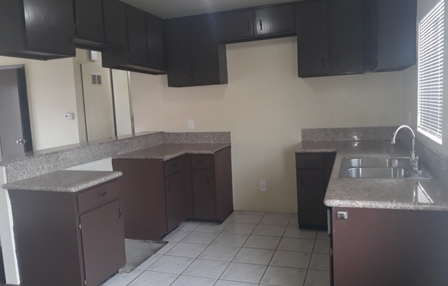 2 beds, 1 bath, 760 sqft, $2,195, Unit A8