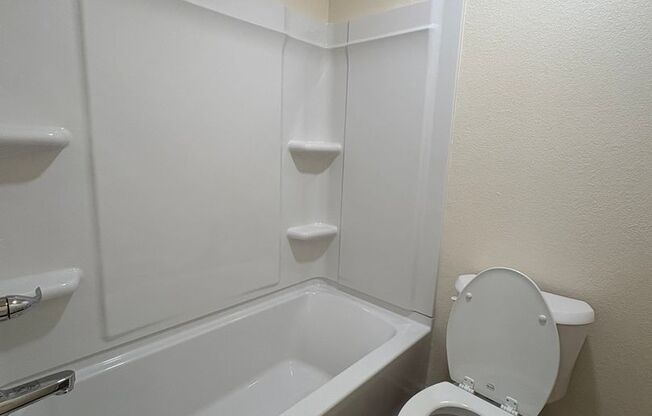 2 beds, 1 bath, 760 sqft, $850, Unit # 26