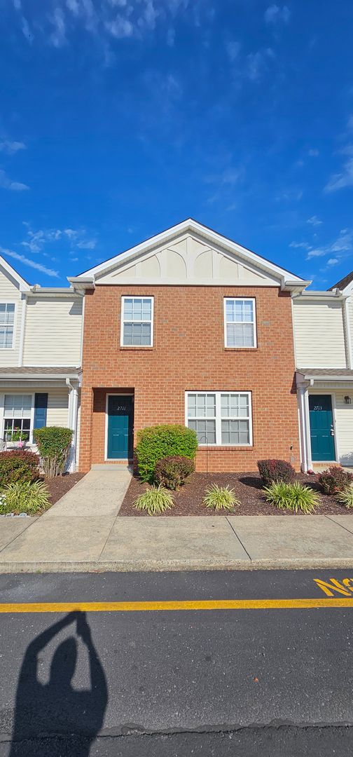 Condo in Murfreesboro*Close to I-24*Fenced in Back Patio