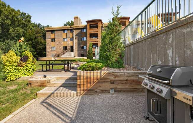 Willow Creek Apartments_Plymouth MN_ grills