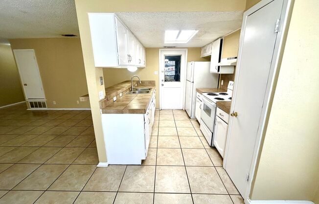 3 beds, 2 baths, $1,599