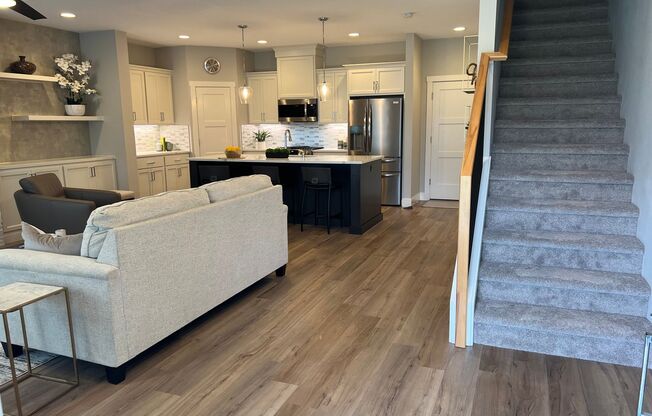 LIKE NEW End Unit Prairie Commons Luxury Townhome for Lease - 10801 NE 119th Pl