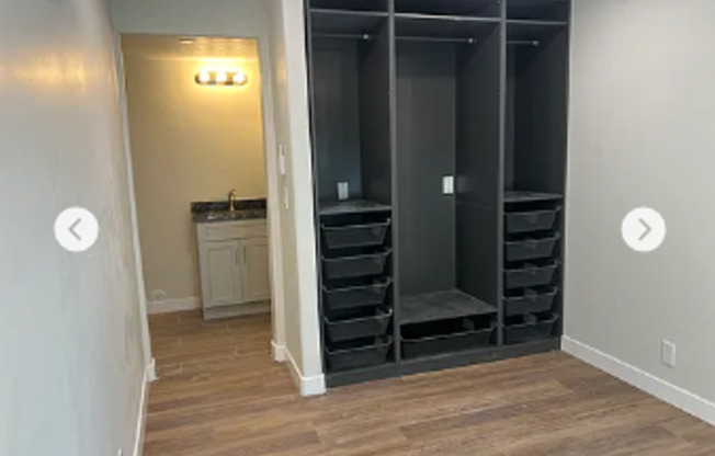 3 beds, 2 baths, 900 sqft, $1,800, Unit 2-1