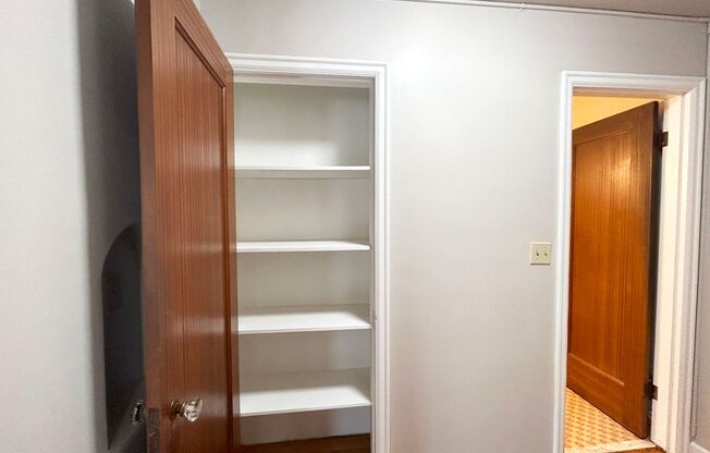 1 bed, 1 bath, 695 sqft, $1,525, Unit Windsor - 17