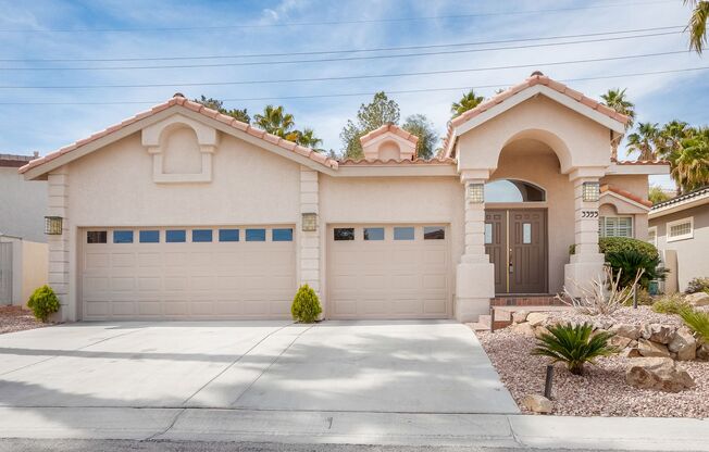 Luxury 3 Bedroom Home with Private Pool and Spa!