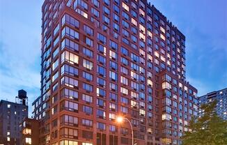 2 beds, 2 baths, 955 sqft, $8,345, Unit 16G