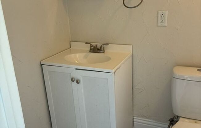 3 beds, 2.5 baths, 1,700 sqft, $1,650, Unit 1