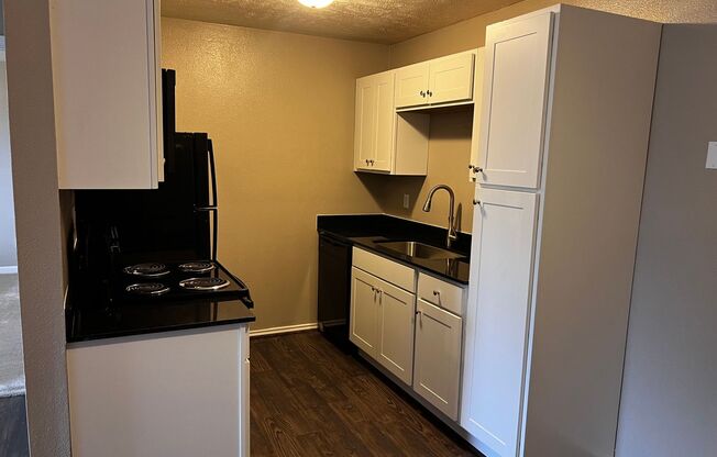 2 beds, 2 baths, 883 sqft, $995, Unit 501