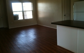 2 beds, 1 bath, 964 sqft, $789