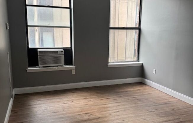 2 beds, 1 bath, 965 sqft, $1,899, Unit 109