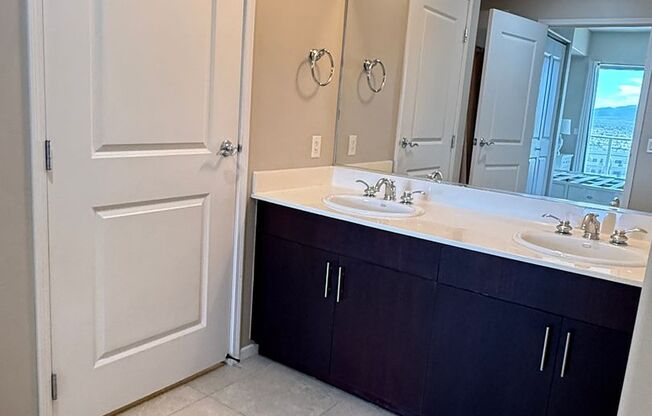 2 beds, 2.5 baths, $2,750, Unit Unit 1311