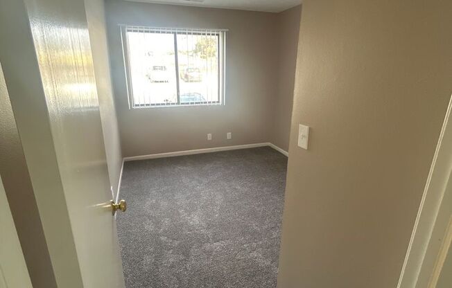 2 beds, 1 bath, 900 sqft, $969, Unit 107