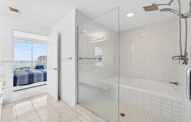 2 beds, 2 baths, 1,208 sqft, $5,490, Unit 888 Biscayne Blvd # 2404