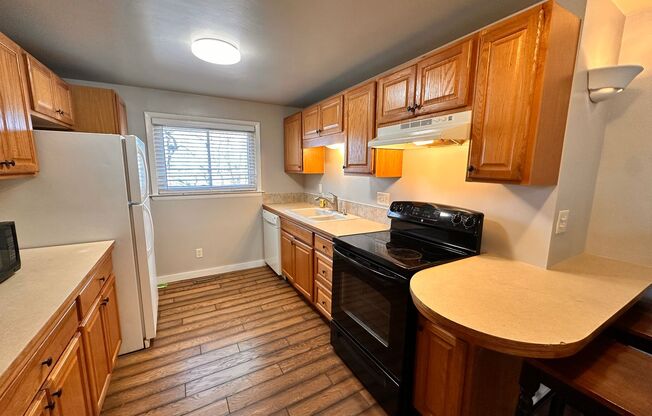 2 beds, 1 bath, 800 sqft, $1,695, Unit 509 7th St - Upper unit