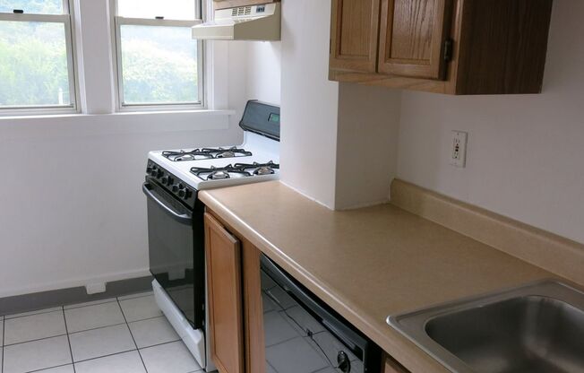 2 beds, 1 bath, $1,495