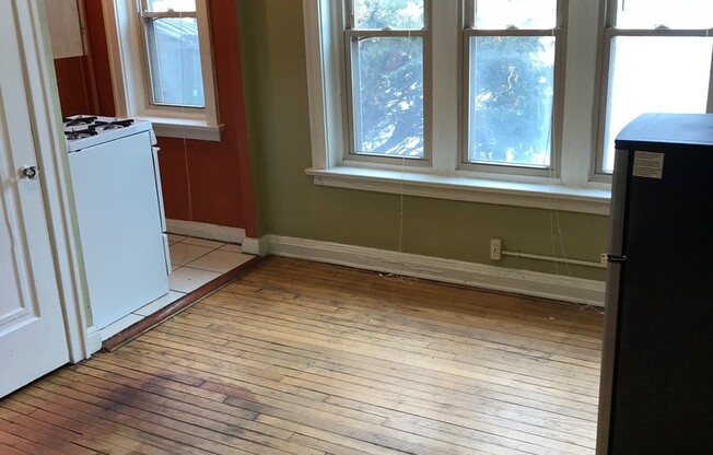 Studio, 1 bath, $725, Unit 15