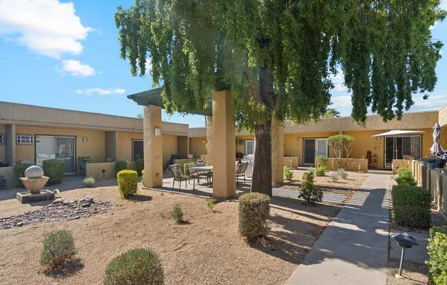 Outdoor Dining Courtyard at SunVilla Apartments in Mesa Arizon