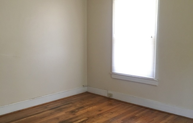 2 beds, 1 bath, $1,000, Unit B