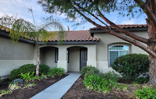 Beautiful 3BD, 2BA, Single Story Family Home in Lake Elsinore.