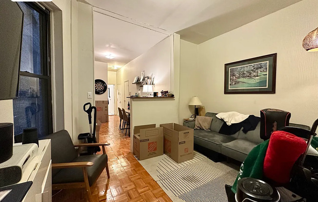 306 W 21 ST