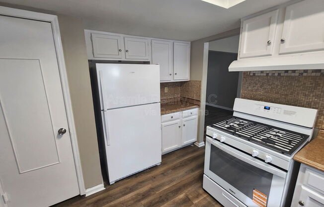 1366 HERITAGE GLN DR