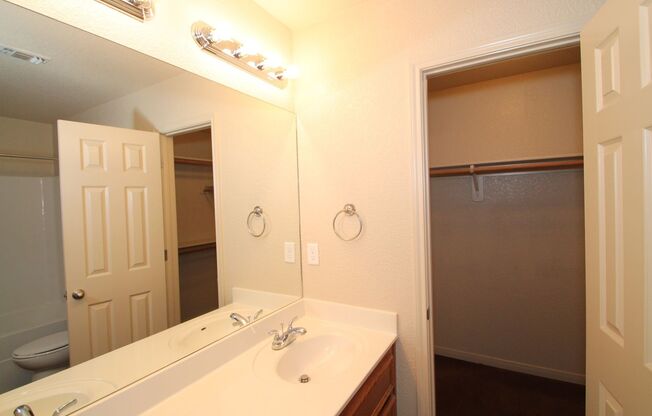 3 beds, 2 baths, $1,225, Unit Unit A