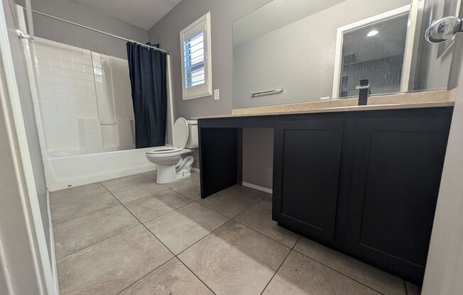 4 beds, 2.5 baths, $2,400