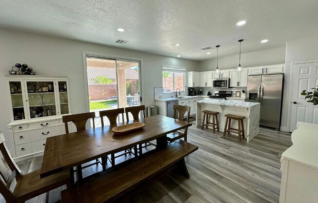 Spacious & Stylish 4-Bed in Summerlin with Balcony Retreat