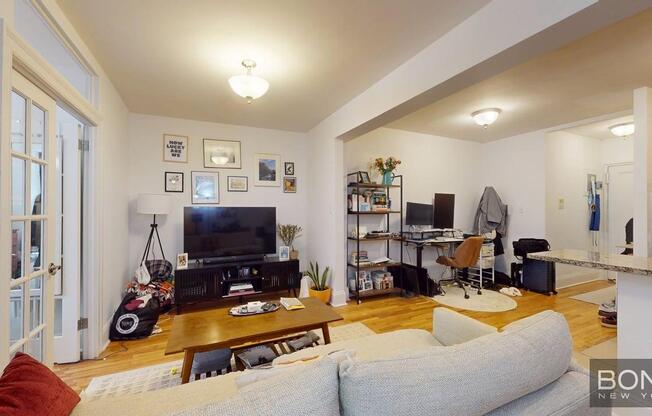 163 W 17th St #2B