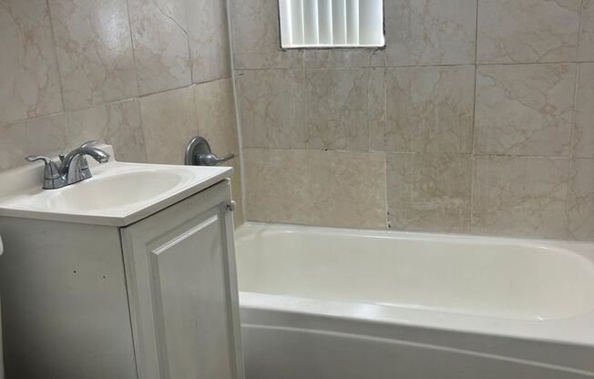 2 beds, 1 bath, 750 sqft, $1,850, Unit 5300-24