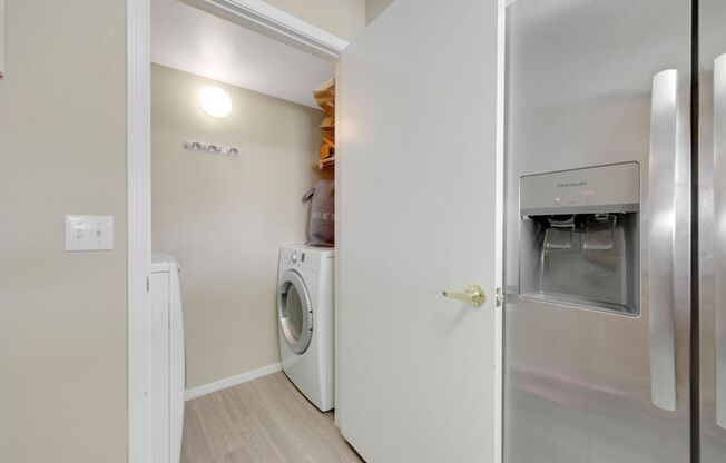 2 beds, 2 baths, $1,700, Unit # 1711