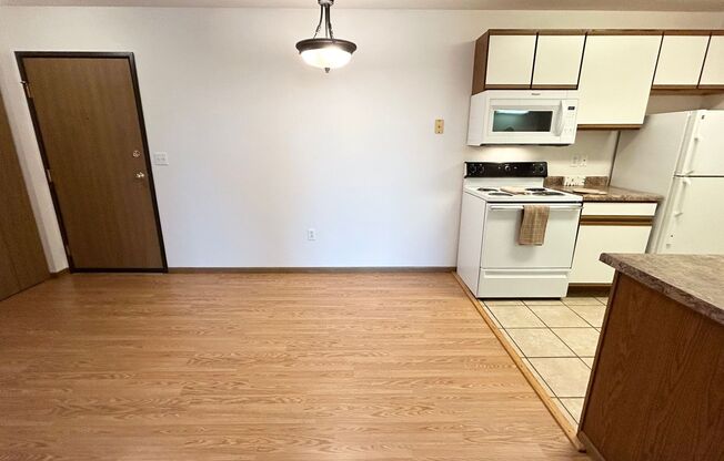 2 beds, 1 bath, 795 sqft, $865, Unit 1430-303