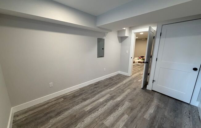 2 beds, 1 bath, 850 sqft, $2,495, Unit 90 Win #B