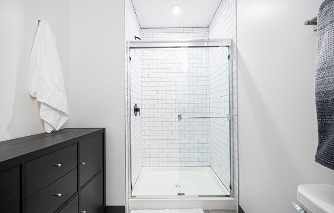 Studio, 1 bath, 605 sqft, $1,230, Unit 301