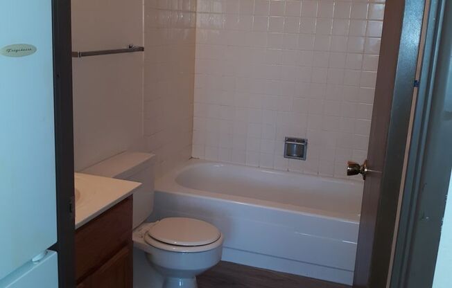 Studio, 1 bath, 350 sqft, $505, Unit 3315-17-B