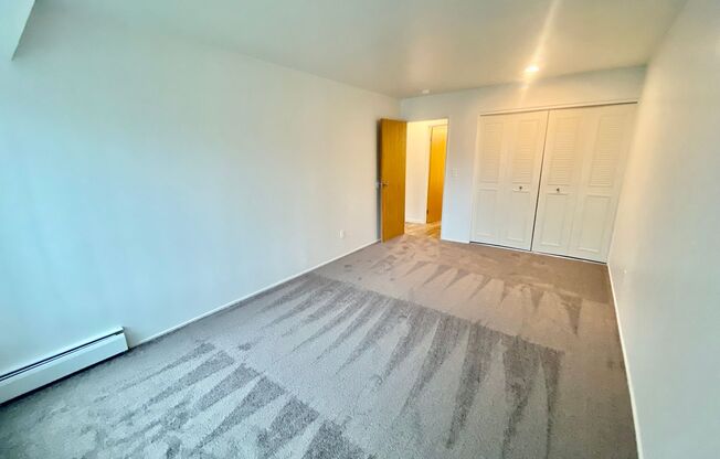 2 beds, 1 bath, 1,000 sqft, $1,295, Unit 205