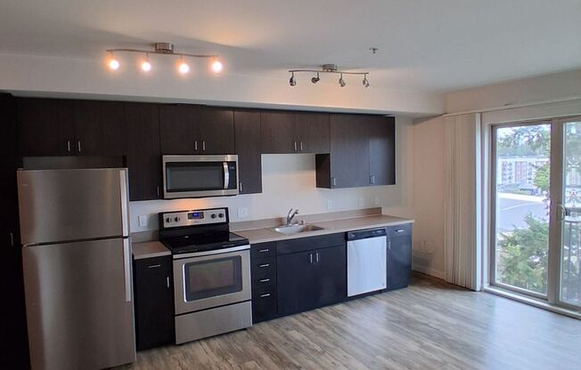 1 bed, 1 bath, 587 sqft, $1,675, Unit 414