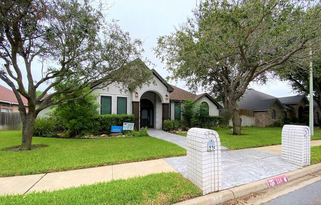 4Bed/3Bath Now Available in Mcallen TX ( Trenton & Col Rowe )