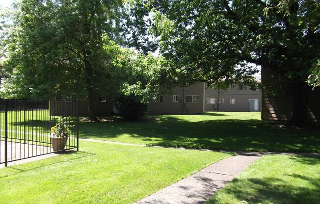 3 beds, 1 bath, 906 sqft, $1,849, Unit 15