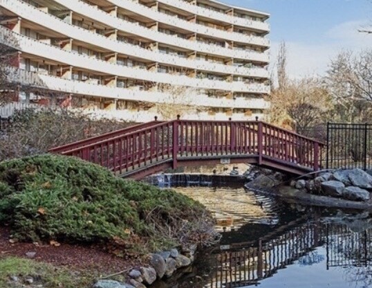 2 beds, 1 bath, 850 sqft, $2,675, Unit T-37