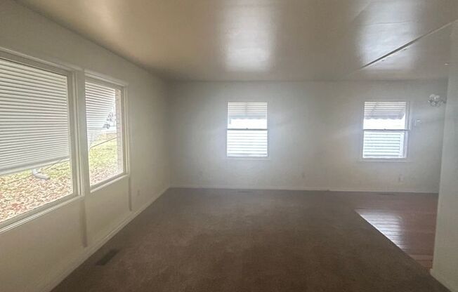 3 beds, 1 bath, $840