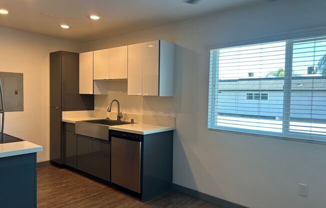 1 bed, 1 bath, 695 sqft, $2,455, Unit D049
