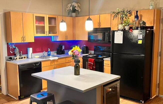 2 beds, 2 baths, $1,660, Unit 408